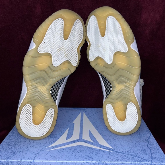 Woman’s Jordan 11 Retro White Metallic Silver (sparkly) - Picture 5 of 6